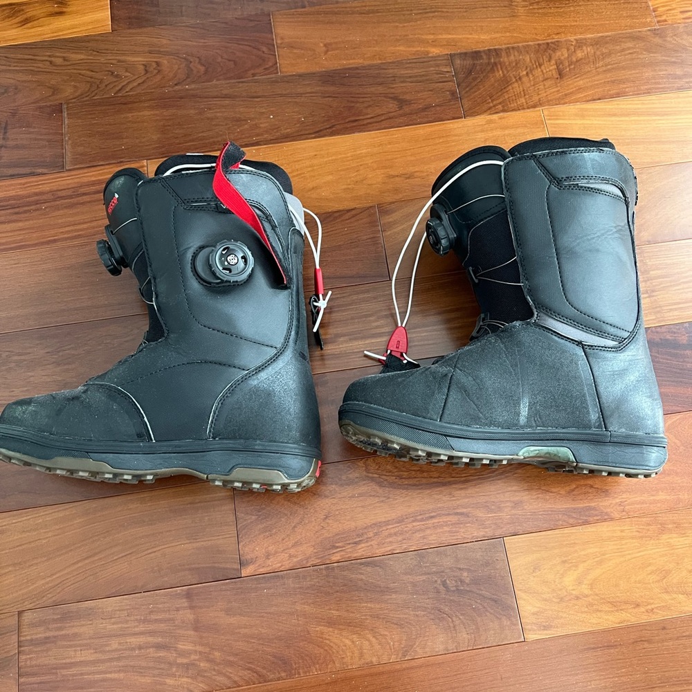 Burton Men’s Cirro snowboards boot size 9